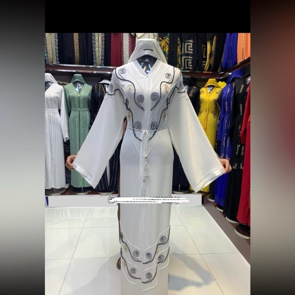 Brand new abaya. Size 60. White length is about 153cm